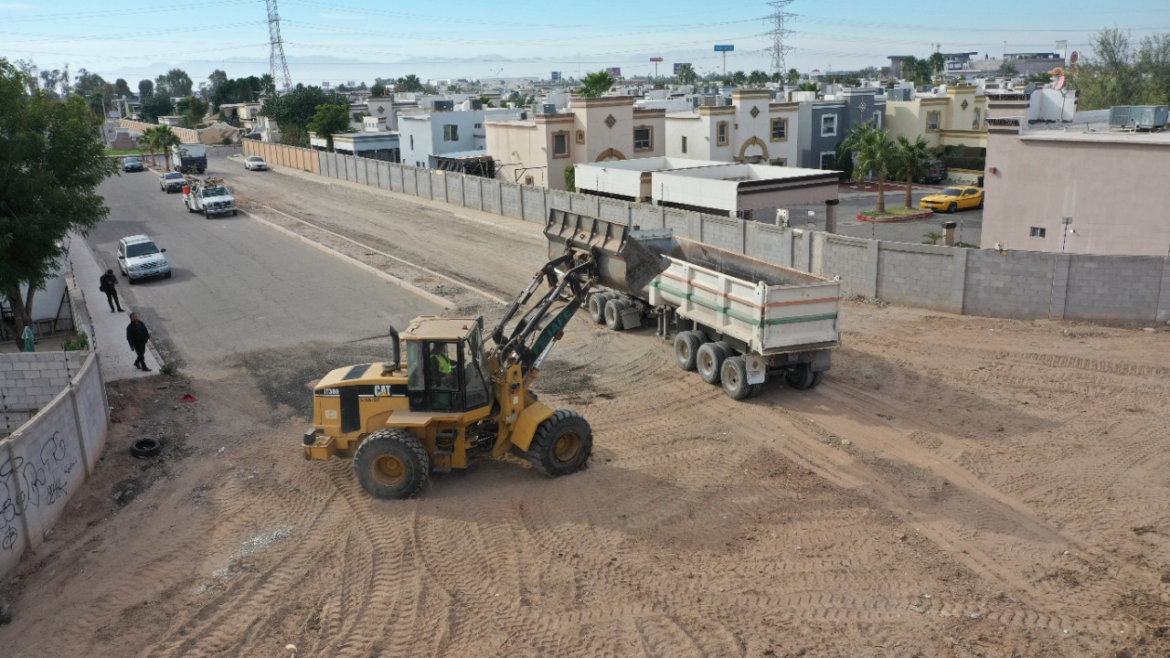 TRABAJOS DE LIMPIEZA DEL DREN 767 ZONA ESTE DE MEXICALI