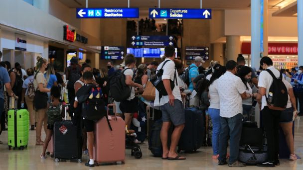 2 mil pasajeros varados en Cancún