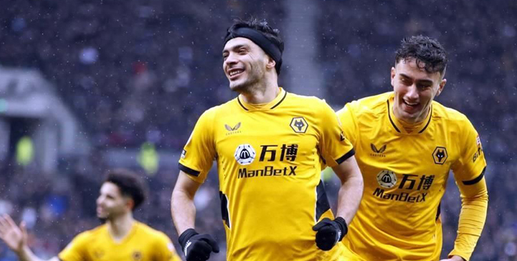 RAÚL JIMÉNEZ ANOTÓ Y GANA EL WOLVERHAMPTON