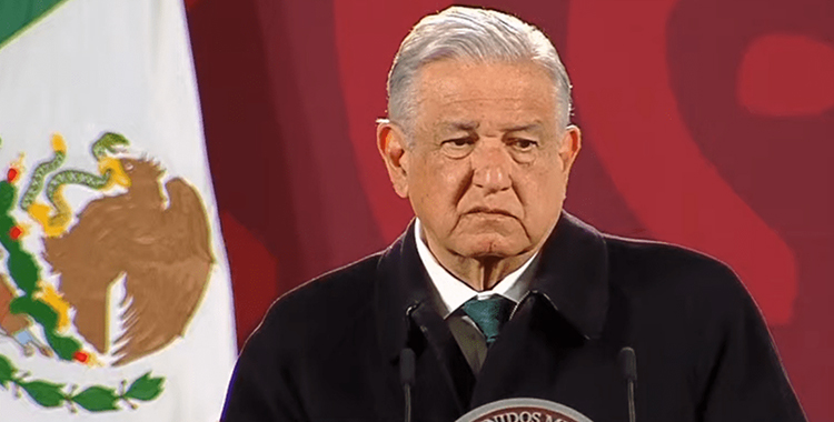 AMLO se compromete a mejorar servicio de salud para finales de 2022