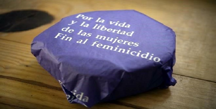  ENVUELVEN TORTILLAS CON CONSIGNAS FEMINISTAS 