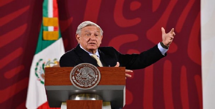  ANTE BARBARIE EN ESTADIO, PIDE AMLO ‘MORALIZAR’ AL PAÍS