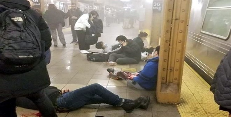 DEJA TIROTEO EN METRO DE NY AL MENOS 13 HERIDOS