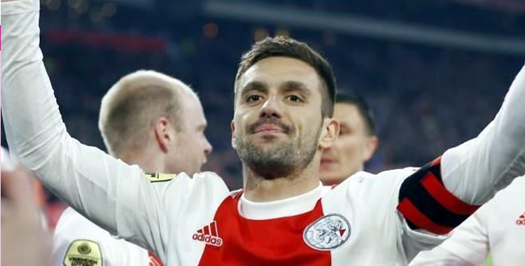 AJAX SIGUE DE LÍDER  