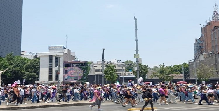 MARCHAN MUJERES PARA EXIGIR ALTO A LOS FEMINICIDIOS