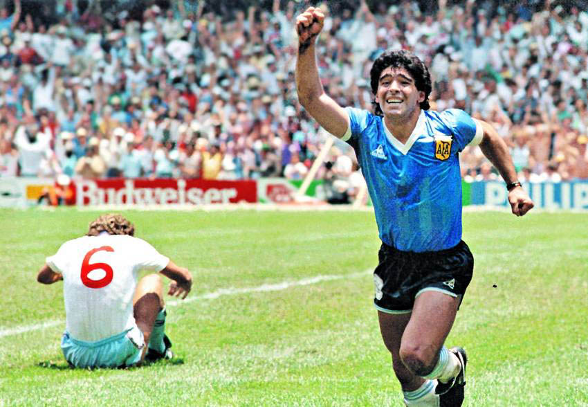 SUBASTAN LA CAMISETA DE MARADONA