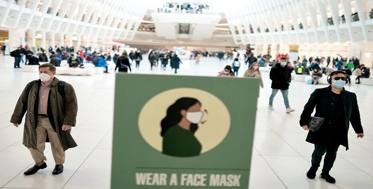 LA POLÉMICA POR RELAJAR USO DE MASCARILLA EN EU