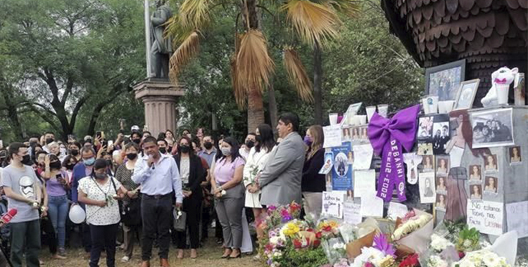 HOMENAJEAN A DEBANHI EN LA FACULTAD DE DERECHO