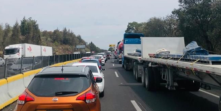 AFECTA INCENDIO LA MÉXICO-CUERNAVACA; HAY FILA DE 12 KMS