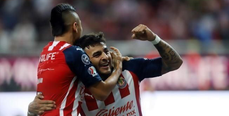 CHIVAS VIVE; PUMAS SUFRE