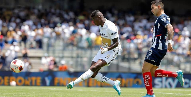 PUMAS CON 10 VENCE A RAYADOS