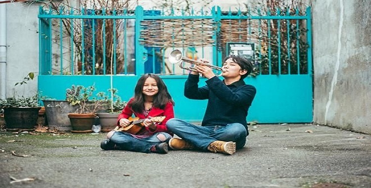 ATRAE MÚSICA LATINA AL DÚO FRANCÉS ISAAC ET NORA PESE IDIOMA