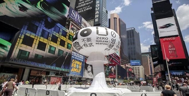 LLEVA PEDRO REYES A TIMES SQUARE ARTE ANTINUCLEAR