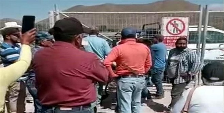 TOMAN CASA MADERO; RECLAMAN AGUA