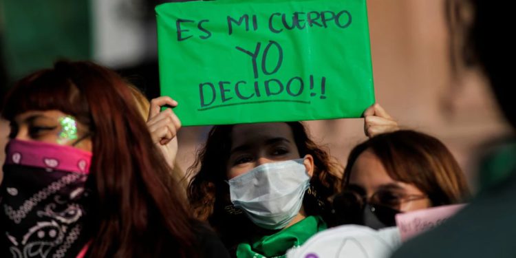 OMS DEFIENDE DERECHO AL ABORTO ANTE DEBATE EN EEUU