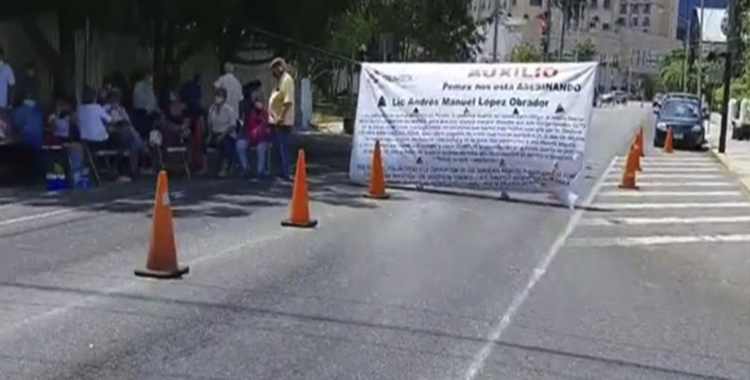 JUBILADOS DE PEMEX PROTESTAN EN MÉRIDA