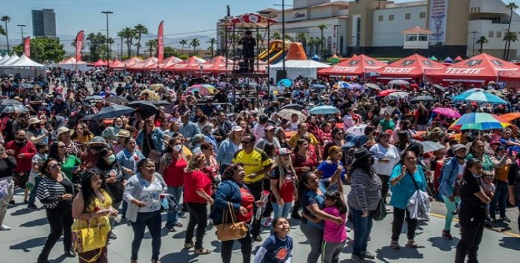 CELEBRA CORPORACIÓN CALIENTE A LAS MADRES