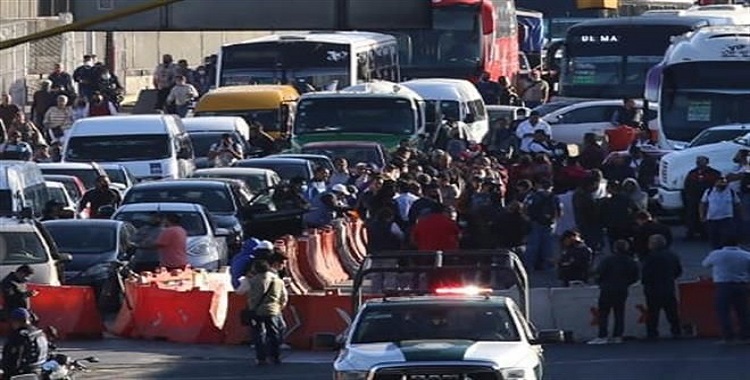 COLAPSAN TRANSPORTISTAS VÍAS DE CDMX