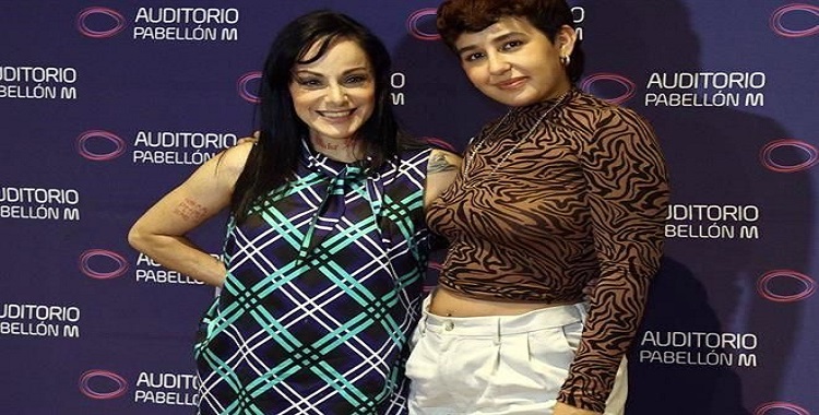 SE ECHAN LA MANO LOLA CORTÉS Y ROMINA MARCOS