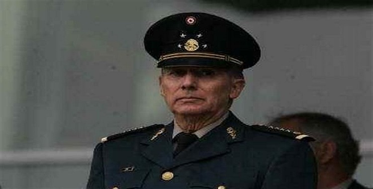 MURIÓ EL GENERAL CLEMENTE VEGA, TITULAR DE SEDENA CON FOX