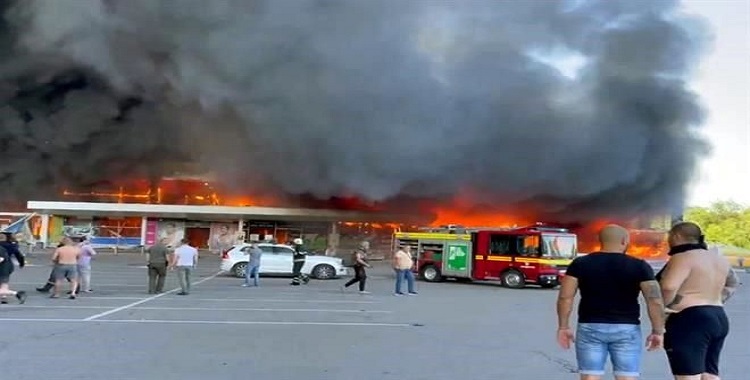 GOLPEA MISIL RUSO CONCURRIDO CENTRO COMERCIAL EN UCRANIA