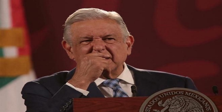 AMLO DICE QUE NO SABE NADA DE COBRO DE PISO EN IGLESIAS