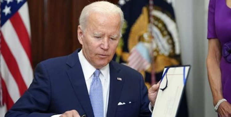 JOE BIDEN FIRMA LEY SOBRE CONTROL DE ARMAS EN EU