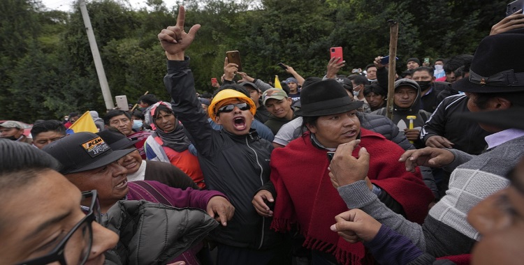 EN «SERIO RIESGO» LA DEMOCRACIA EN ECUADOR POR PROTESTAS, DICEN LOS MILITARES