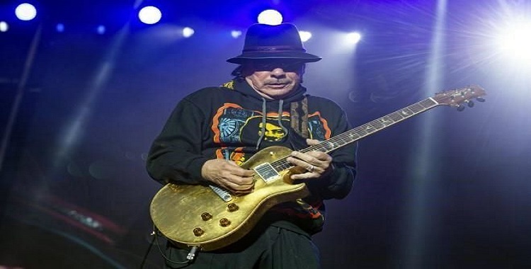 SE DESPLOMA CARLOS SANTANA EN PLENO CONCIERTO