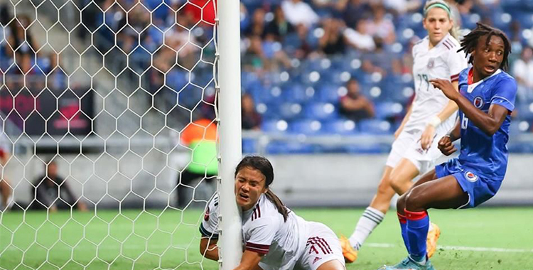 SELECCIÓN FEMENIL SIN PIES NI CABEZA