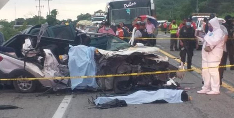 MUEREN 9 EN ACCIDENTE EN VÍA ZIHUATANEJO-ACAPULCO