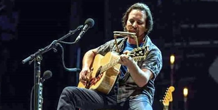 PIERDE EDDIE VEDDER LA VOZ; CANCELAN CONCIERTO DE PEARL JAM