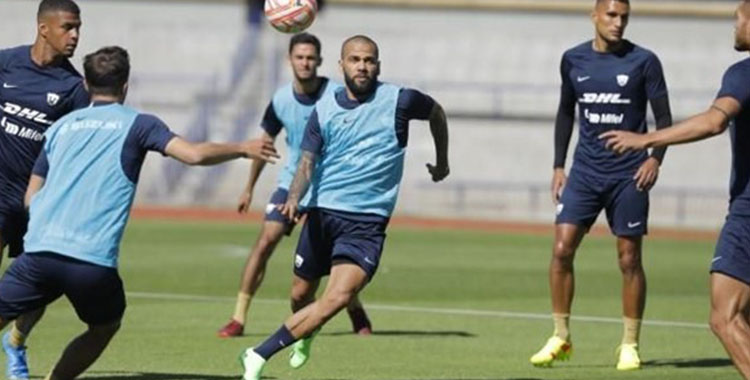 DANI ALVES ENTRENA POR PRIMERA VEZ CON LOS PUMAS