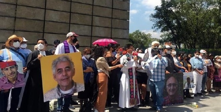 REZAN POR JESUITAS Y 122 MIL ASESINADOS EN MÉXICO