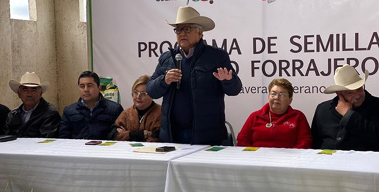 FRAUSTRO SILLER APOYANDO EL PROGRAMA DE SEMILLA FORRAJERA