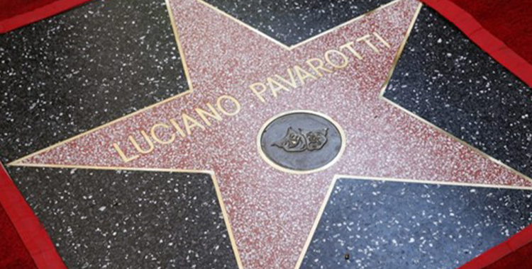 LUCIANO PAVAROTTI TIENE SUESTRELLA EN HOLLYWOOD