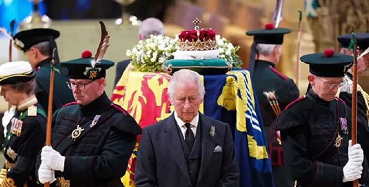 EL CUERPO DE LA REINA ISABEL II LLEGA AL CASTILLO DE WINDSOR