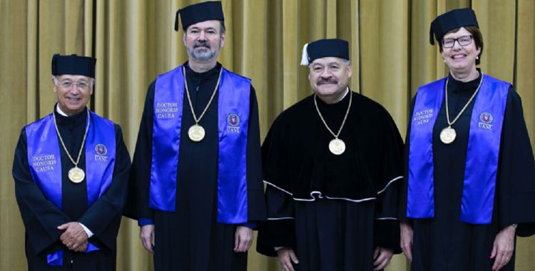 UNIVERSIDAD AUTÓNOMA DE NUEVO LEÓN ENTREGAN DOCTOR HONORIS CAUSA