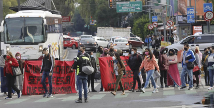 EXIGEN NORMALISTAS SE RESPETE SU INSTITUCIÓN CON BLOQUEO EN REFORMA