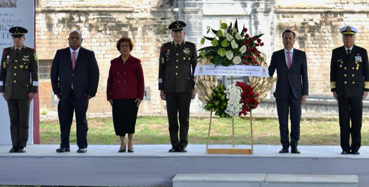 CONMEMORAN A LOS NIÑOS HÉROES 