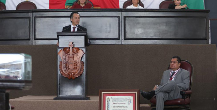 ENTREGA GOBERNADOR MEDALLA HEBERTO CASTILLO