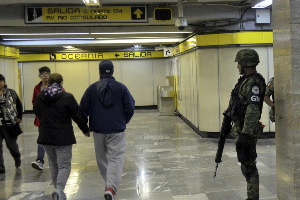 MILITARES ARMADOS EN EL METRO DE LA CDMX