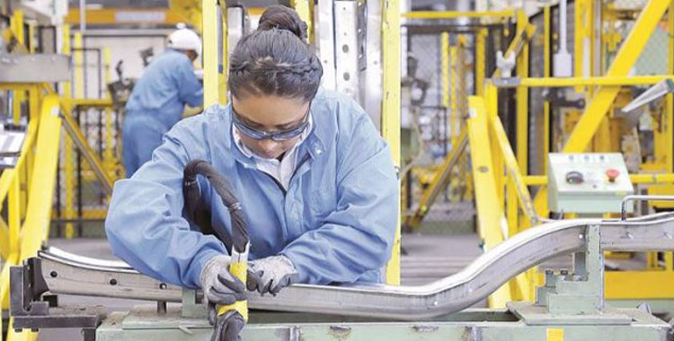 MANUFACTURA, CRECE CON MENOS MANO DE OBRA