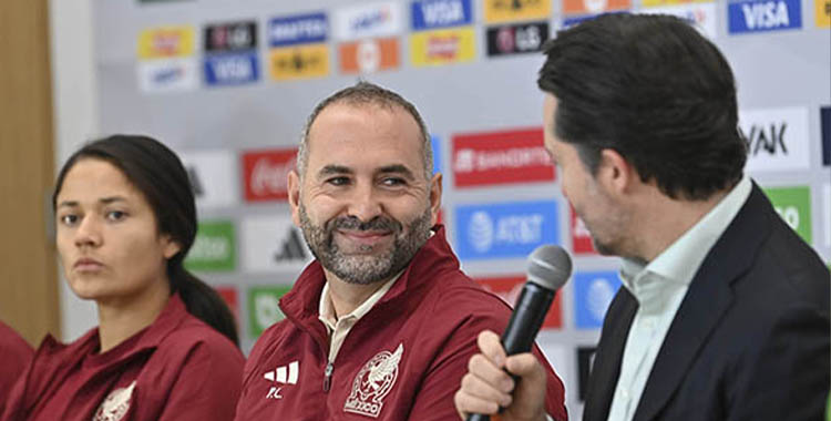 PRESENTAN A PEDRO LÓPEZ COMO DT DE LA SELECCIÓN FEMENIL