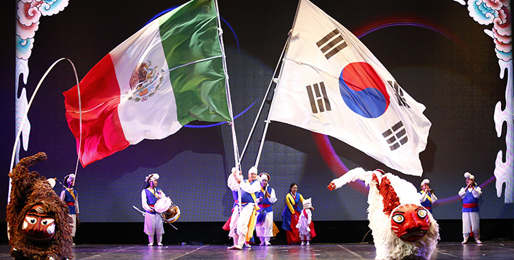 COREA Y MÉXICO TOMAN ESCENARIOS DEL CERVANTINO