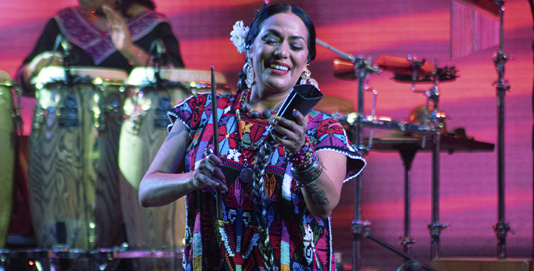 LILA DOWNS EN EL 50 FIC