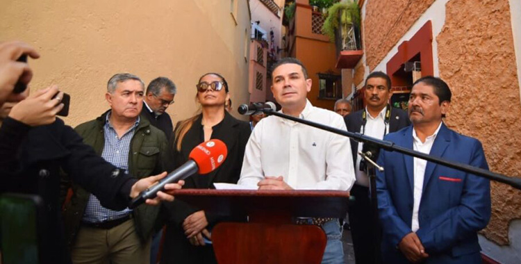 REABREN EL CALLEJÓN DEL BESO