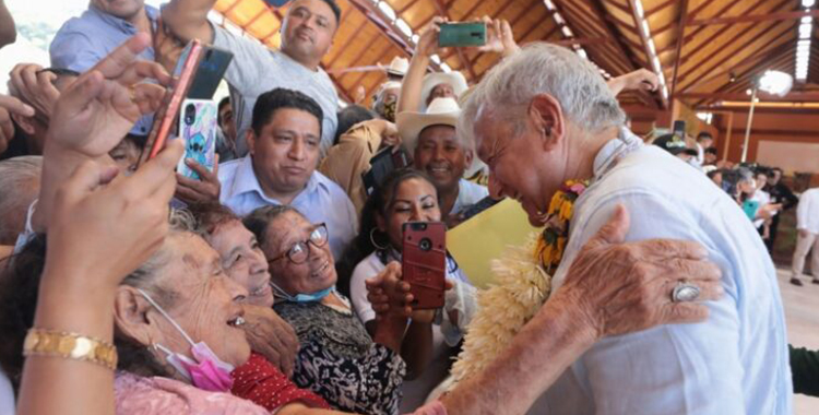 AMLO PROMETE FERTILIZANTES GRATUITOS EN PUEBLA