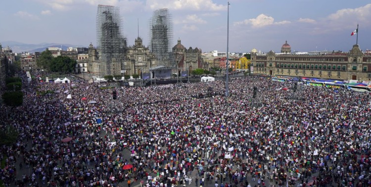 1.2 MILLONES ACOMPAÑARON A AMLO