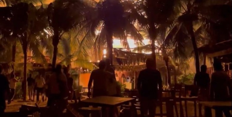 INCENDIO EN HOLBOX DEJA UNA PERSONA HERIDA